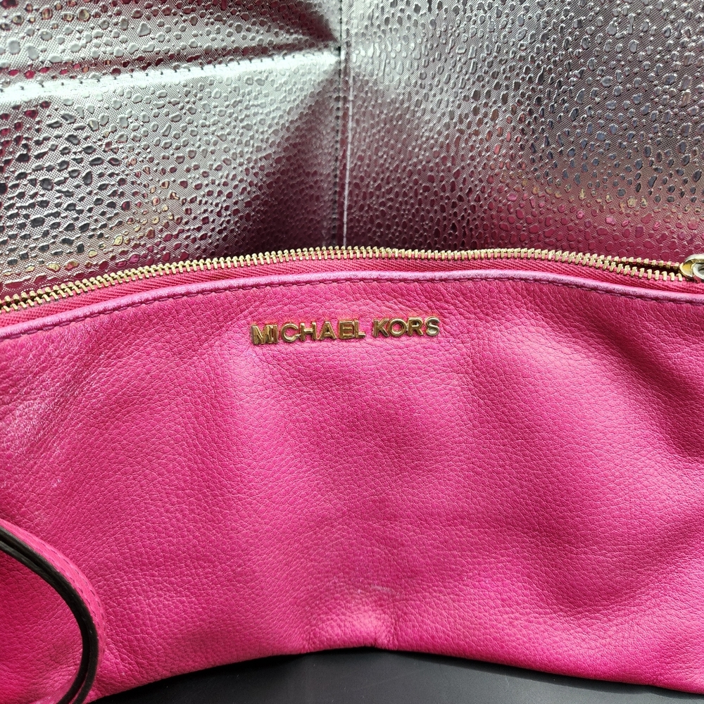 Michael  Kors Wristlet - Picture 3 of 6
